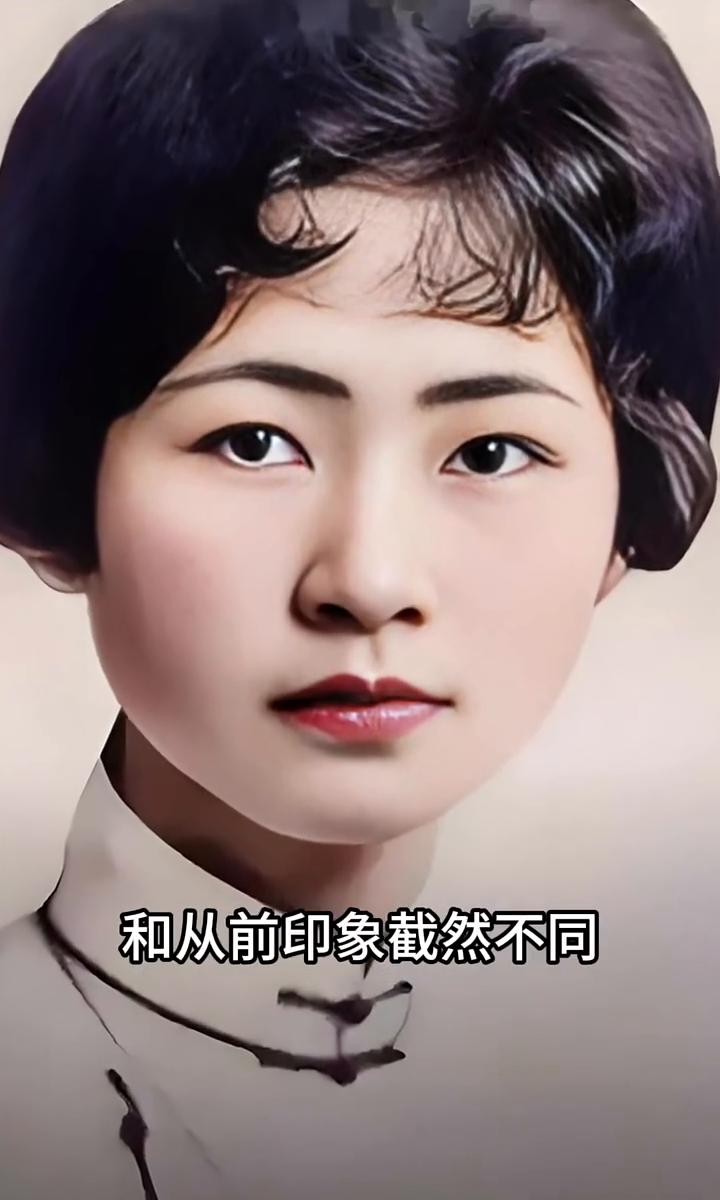 偶然看到这张照片，和从前印象截然不同。本以为她是位眉目平淡的浪漫才女，细看却被狠