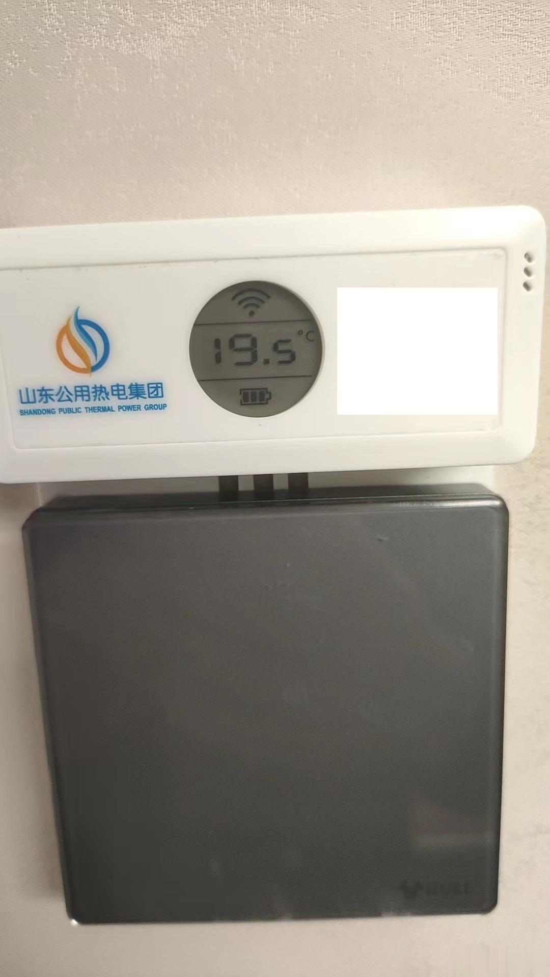 现在热力公司开始在住户家里装远程温度显示模块，这样能够更精准的控制温度。接下来，