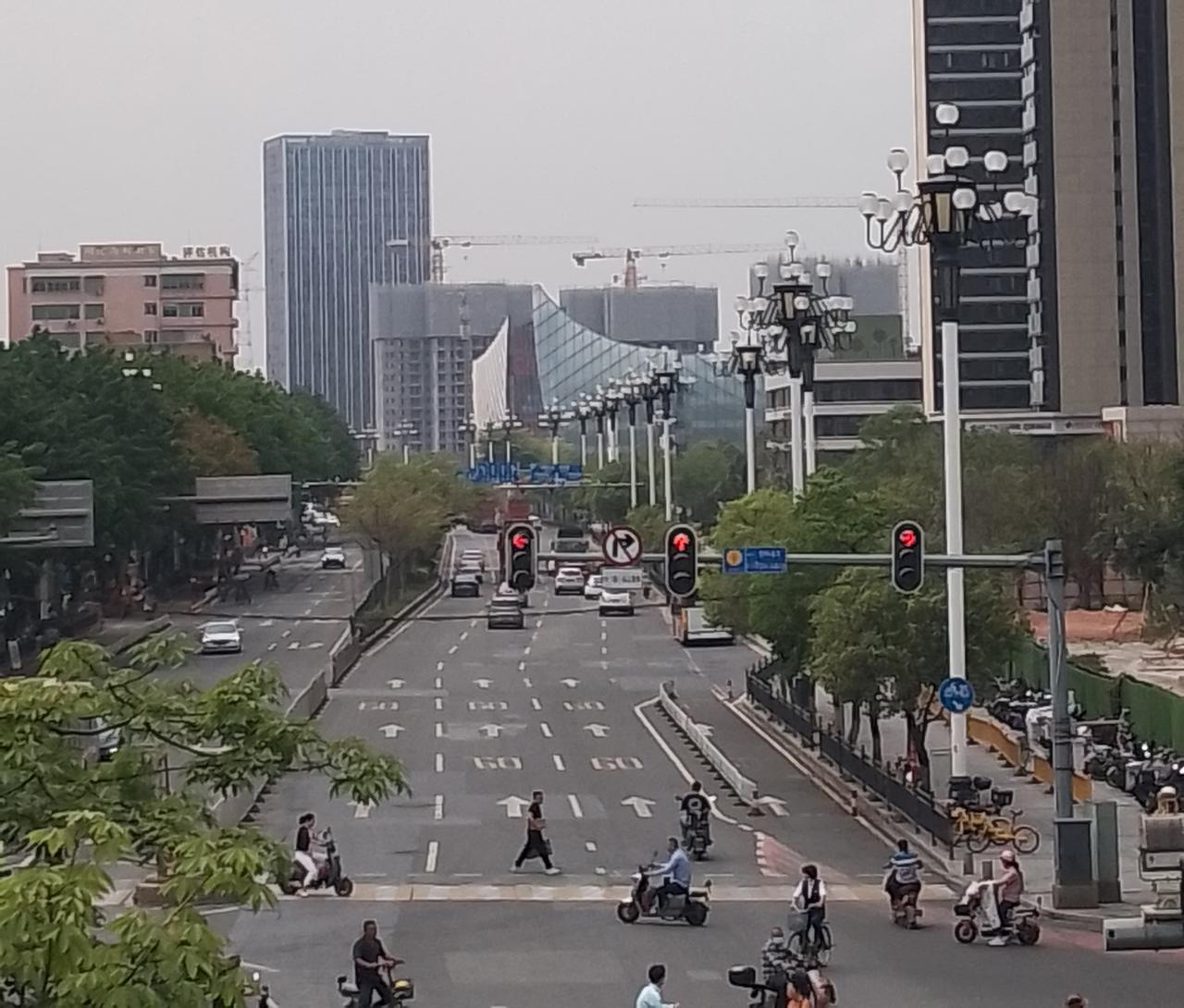看看黄埔区租房的价格，石化大院46平方1800元/月租，鱼珠海丝创新中心39平方