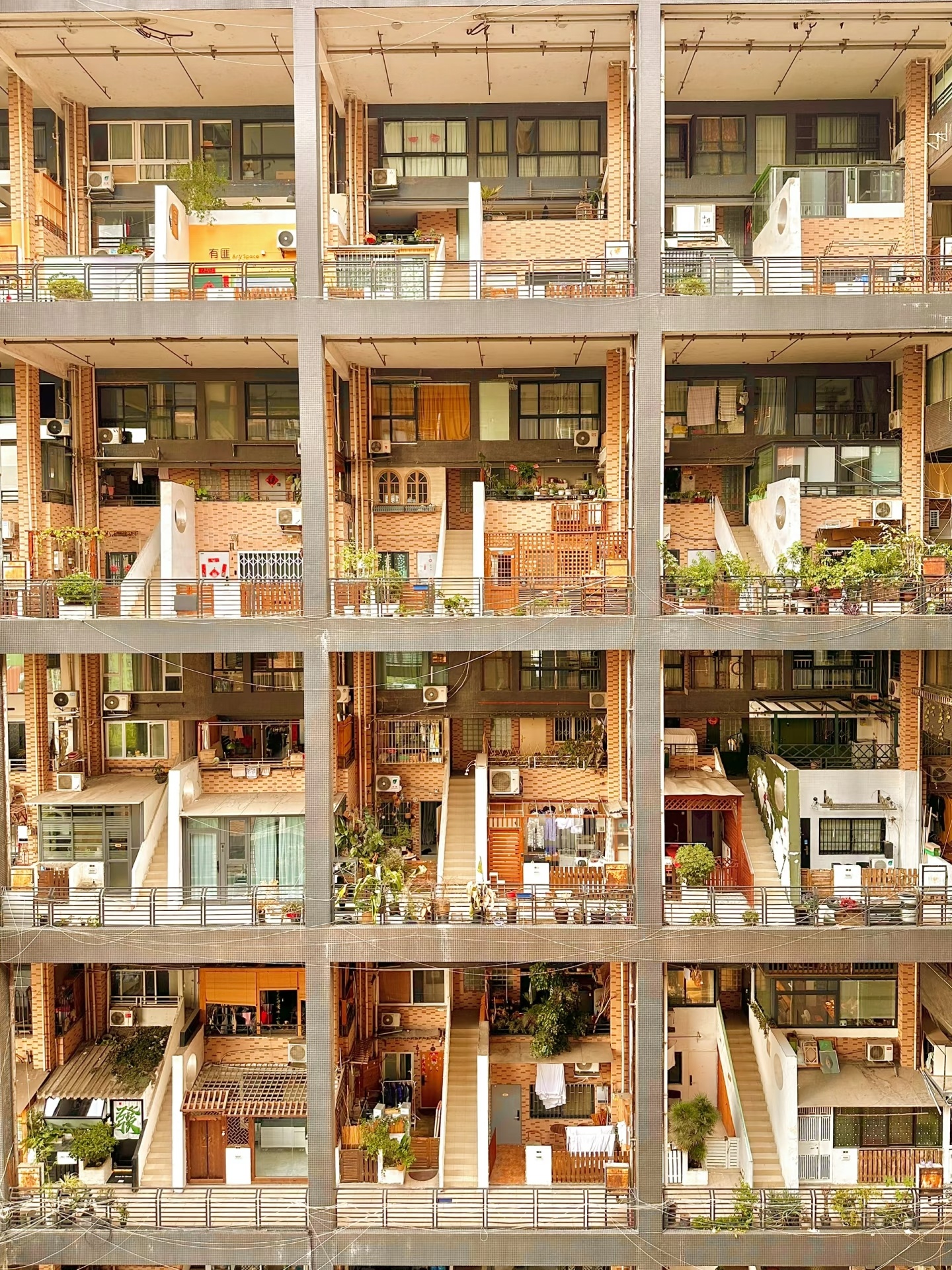 第一个发现这个机位的是天才这就是影像的魅力！找到好的角度、合适的光线，就能发现不