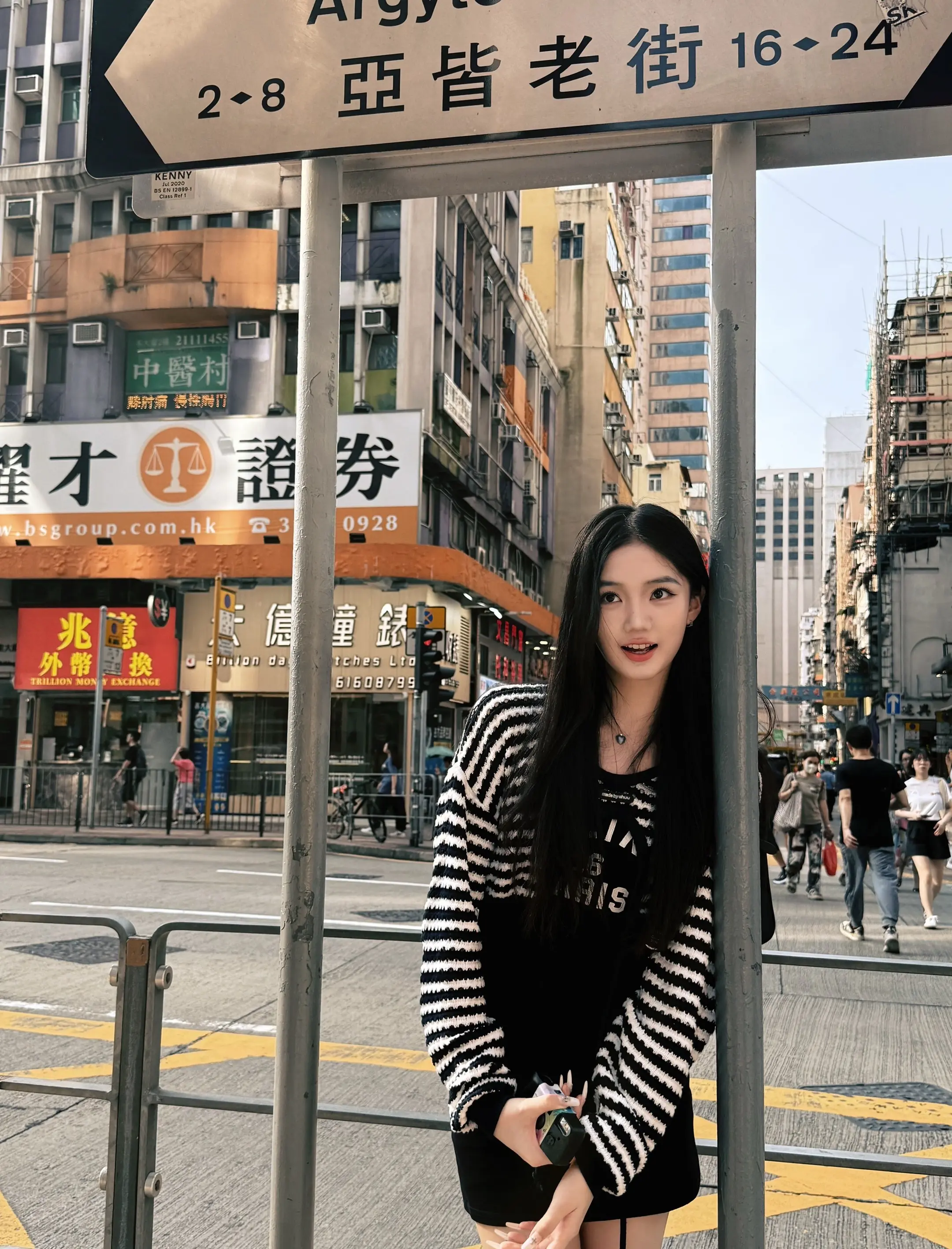 我想确定每日挽住同样一双臂。