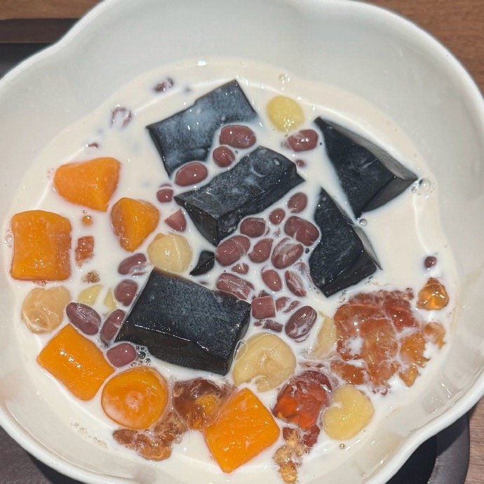 麦记牛奶辟谣【麦记牛奶辟谣倒闭】有接近甜品品牌麦记牛奶加盟商的人士透露，店租超两