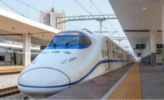 中国为什么执意要发展高铁，而不是廉价航空？因为中国在做一个赌注，赌得就是你用电，