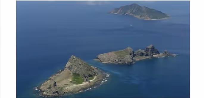 日本这波操作，活脱脱一场自打脸的戏码。先是气势汹汹地扣押咱们的渔船船长，摆出一副