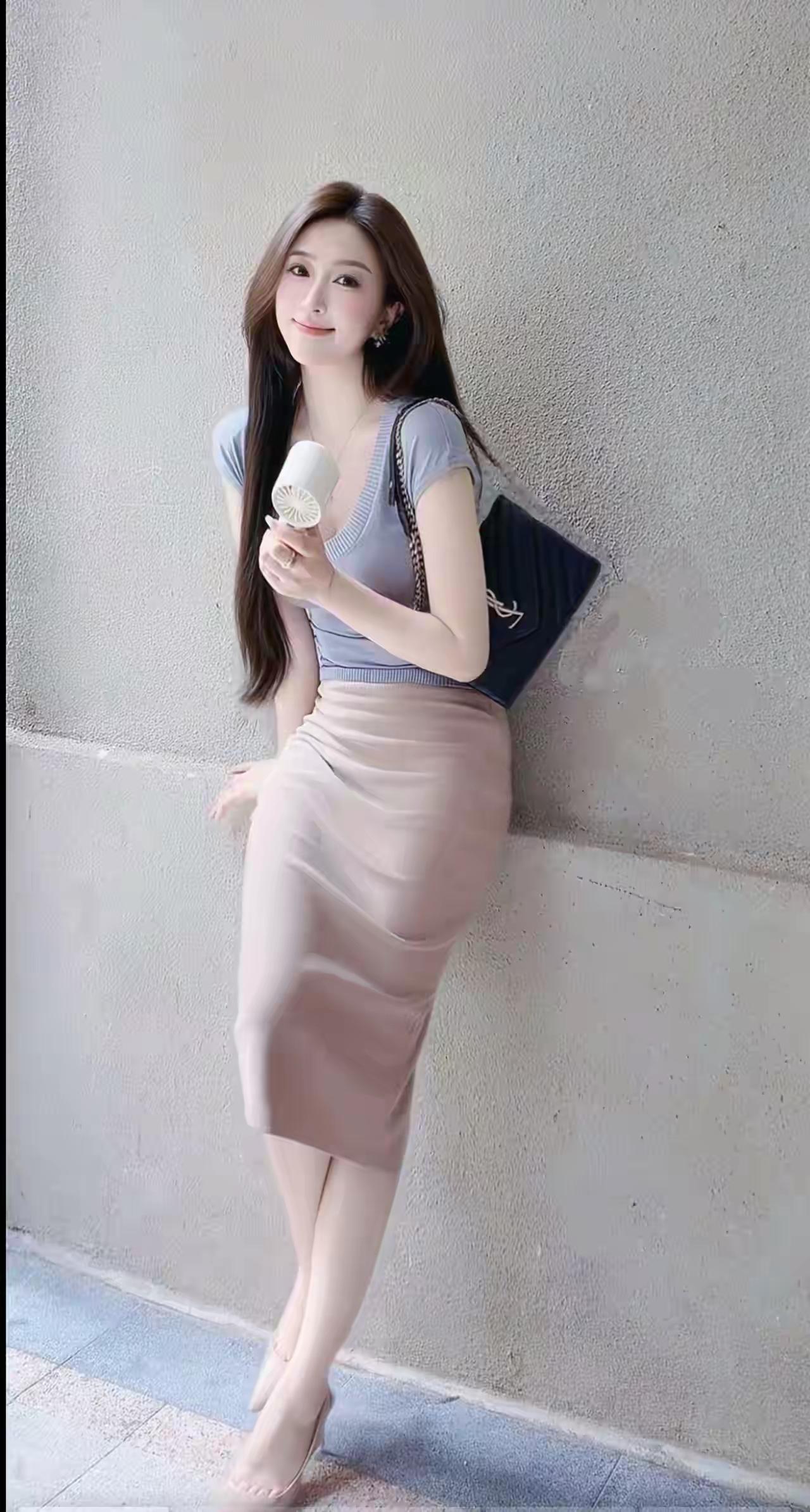 女人慕强，意味着男人要努力成为那个被女人欣赏的人，而不要做一个只知道欣赏女人的人