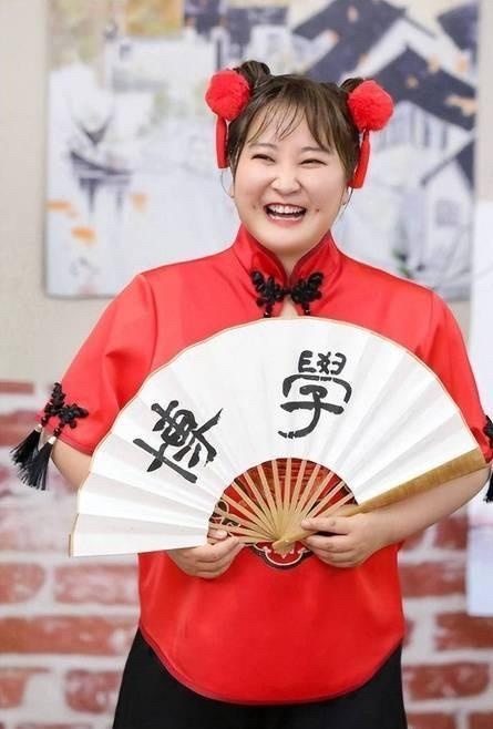 为啥瘦下来的人会变得高冷看到这条我立马想到贾玲减肥前后的面相太不一样了 