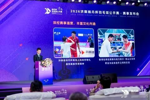 林丹将现身济南林丹杯 现场最不缺的就是年轻人。10月4日融创国际体育中心，打球也