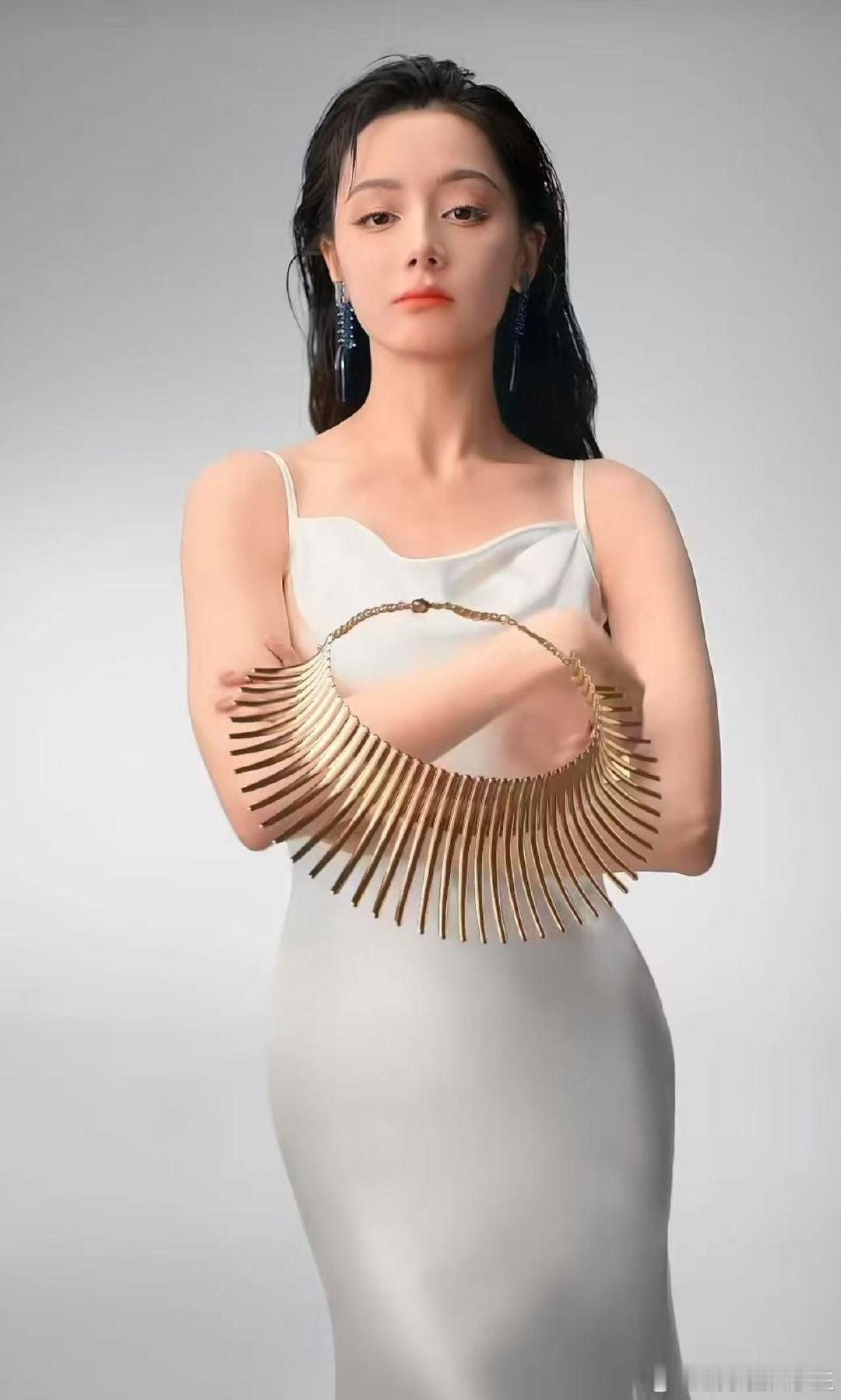 迪丽热巴卷发背头迪丽热巴背头湿发迪丽热巴别太美了[yeah][yeah] ​​​