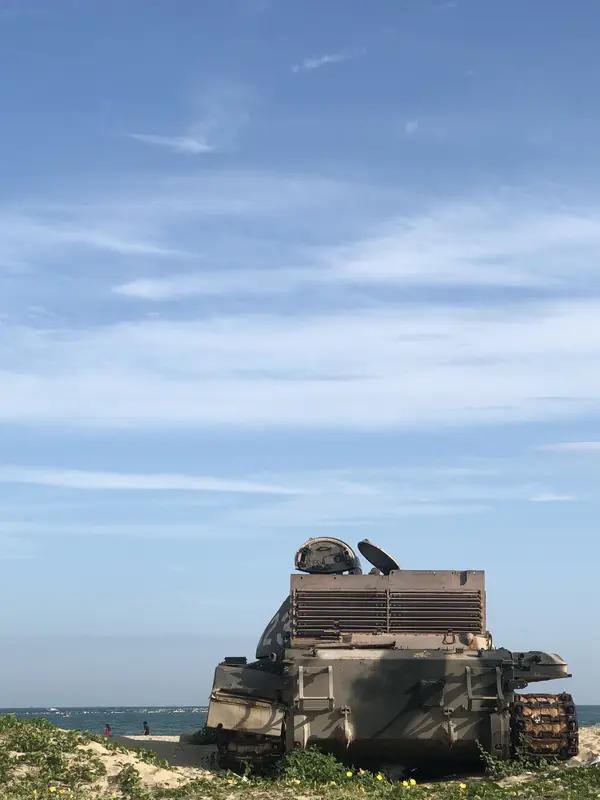 台军最后一批M1A2T坦克抵台花高价买的猴版，没有贫铀弹没有贫铀装甲，就是个样子