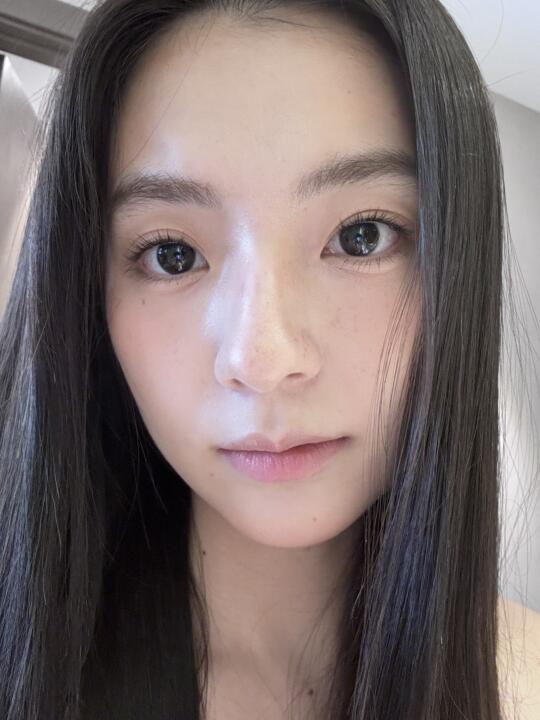 最近好喜欢用这个角度自拍