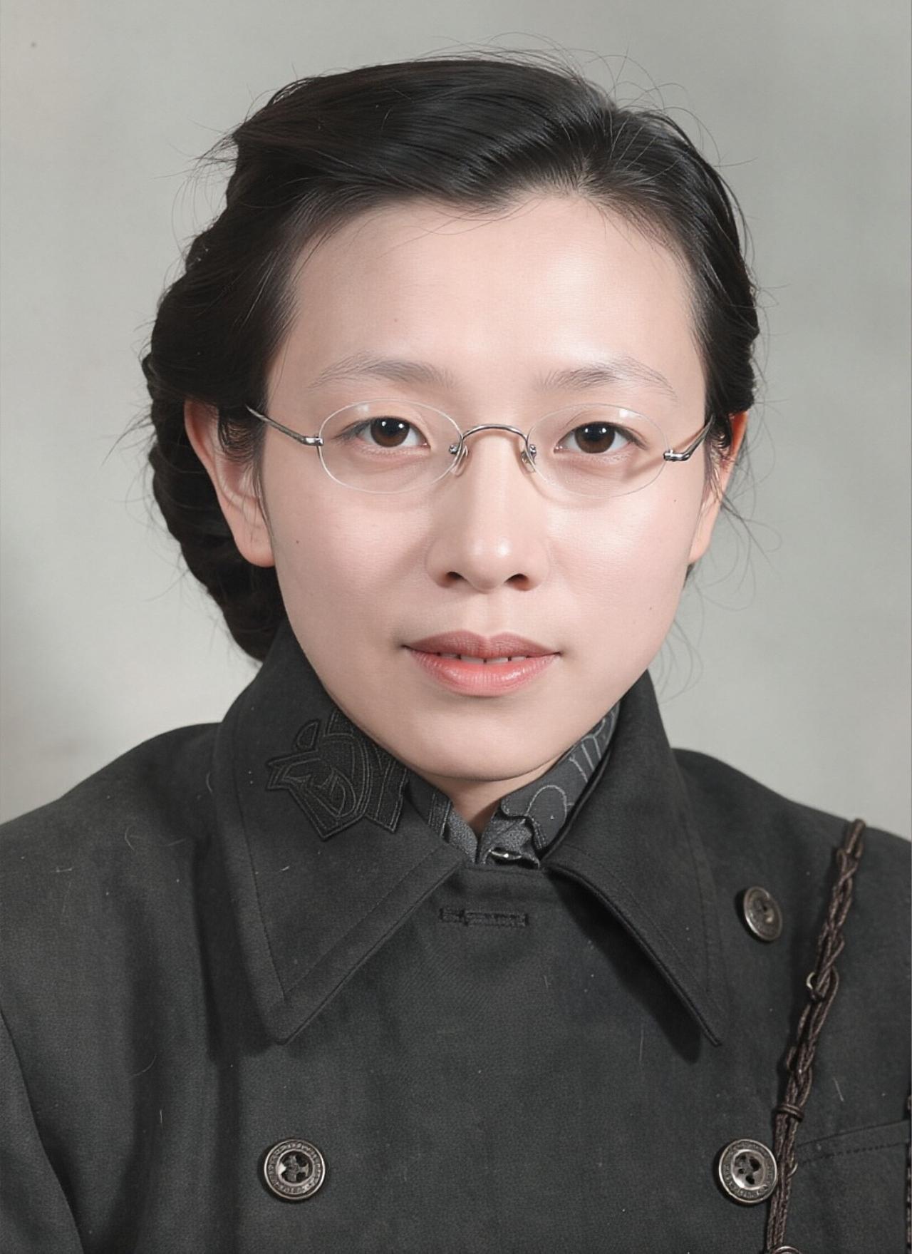1946年，党组织派她潜伏，给她二十根金条，外人看到她整日陪着国民党高官太太打麻