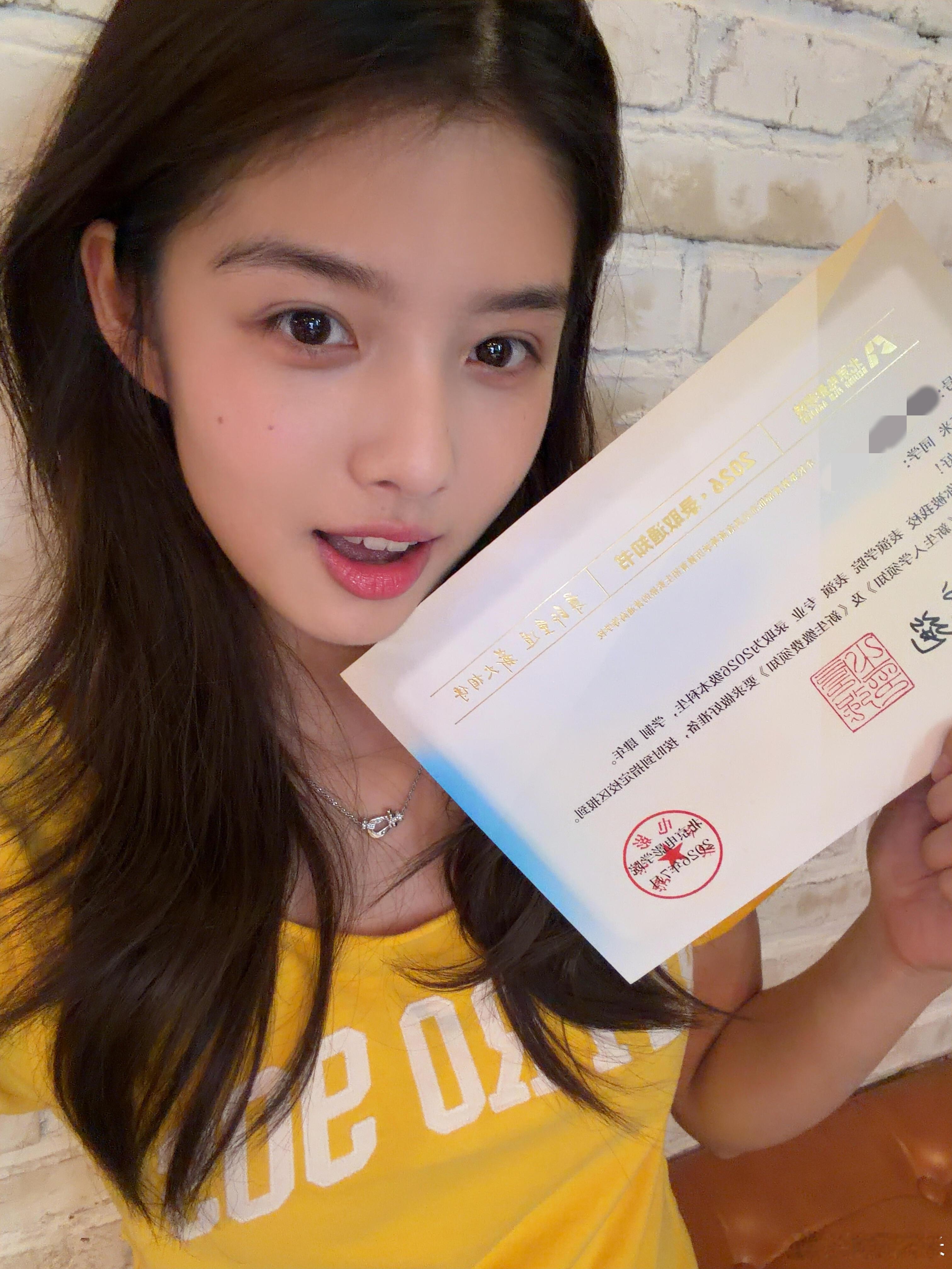 艾米净身高165艾米，好美啊啊啊！艾米晒北电录取通知书！！妹妹素颜也好漂亮🥰 