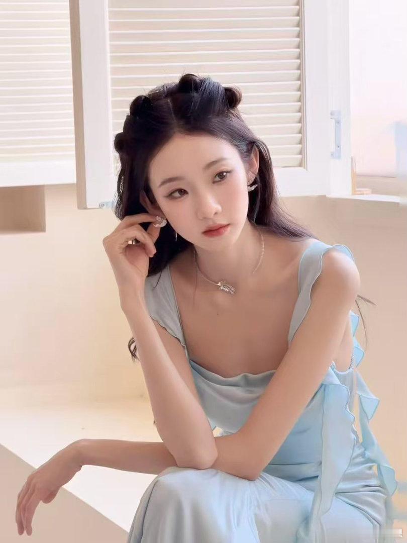 张艺凡戏外搓bgm戏里玩摇滚张艺凡甜心摇滚新娘 甜妹玩摇滚这个设定太戳我了。张艺