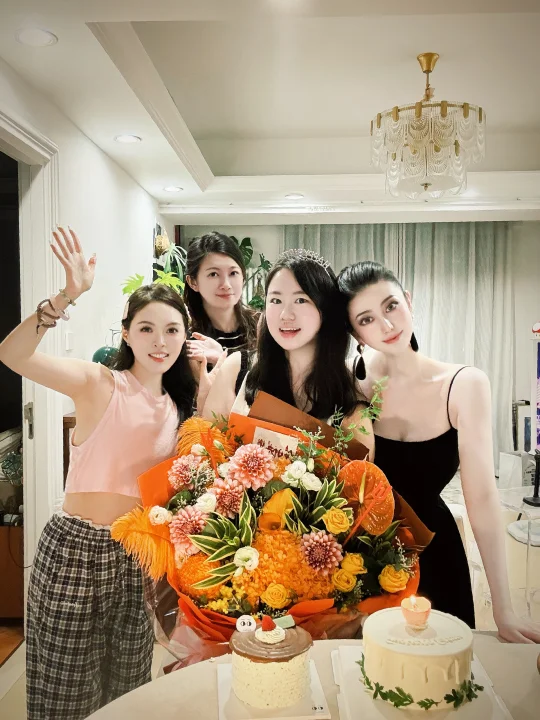 我亲爱的朋友，生日快乐🎂🎂🎊🎁