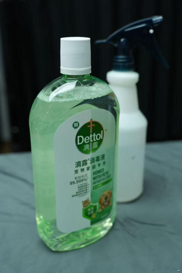滴露家里长期饲养宠物，环境消杀不能马虎。滴露消毒液宠物家庭专用兼顾除菌与除味，淡