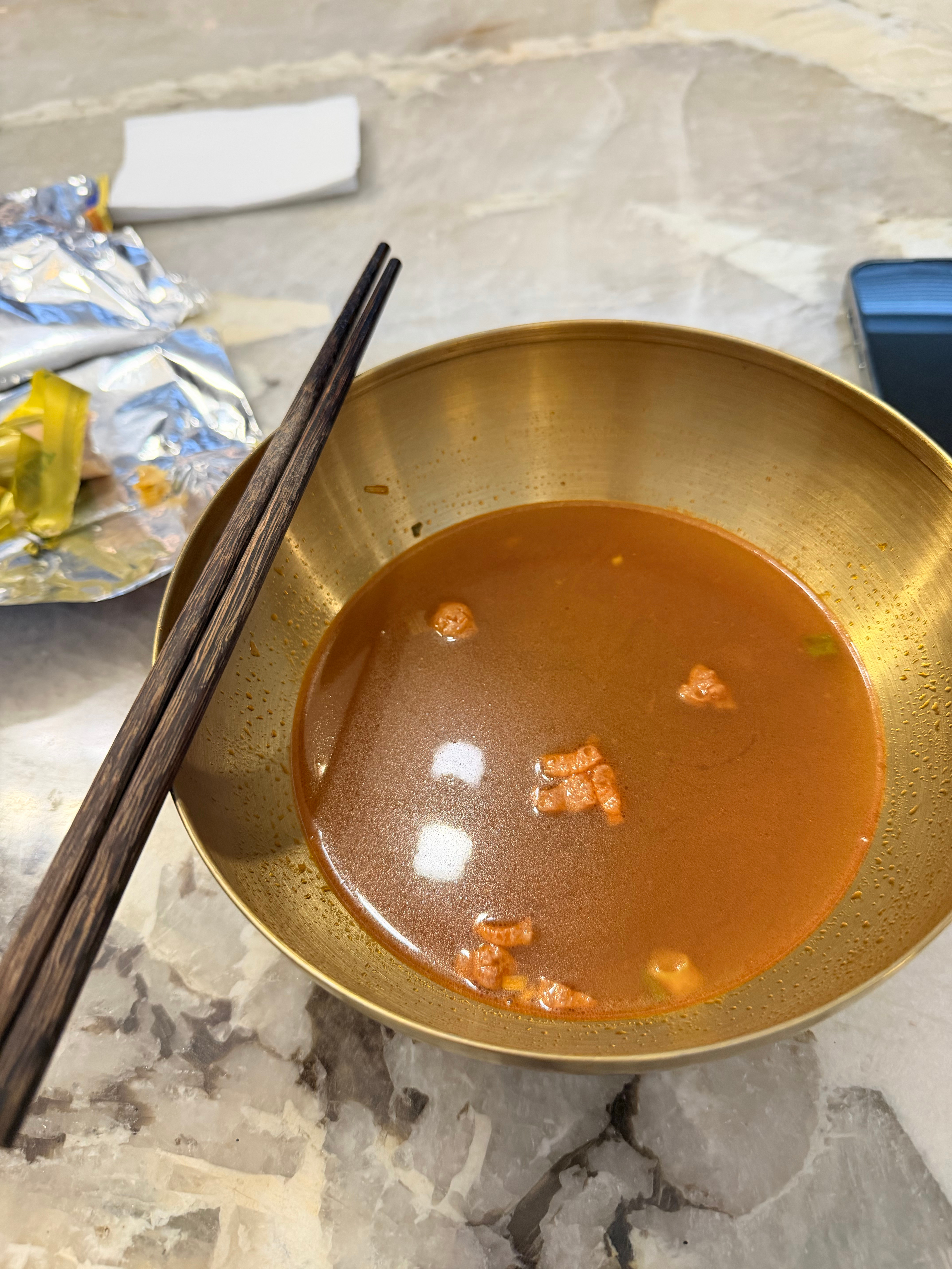 夜宵时间就要吃到一粒方便面都找不出来
