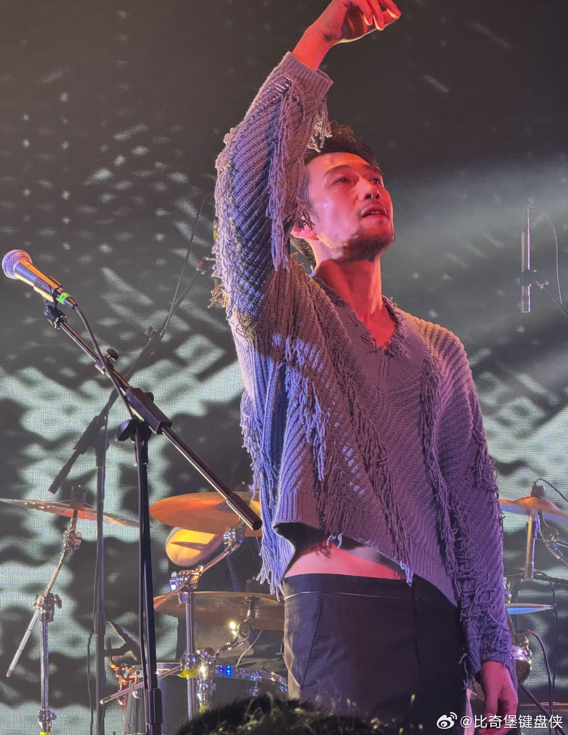 退圈10年的顶流歌手满江杀回来了魔力歌先生满江退圈十年杀疯了🔥！老炮一开口就知