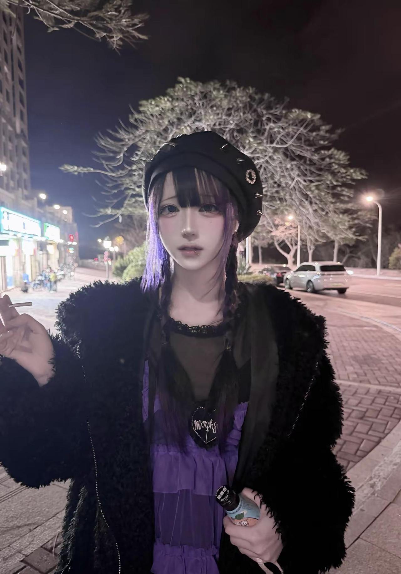 又在说这种谁离不开谁的话了 其实大家决定分开的时候脚步都很轻盈