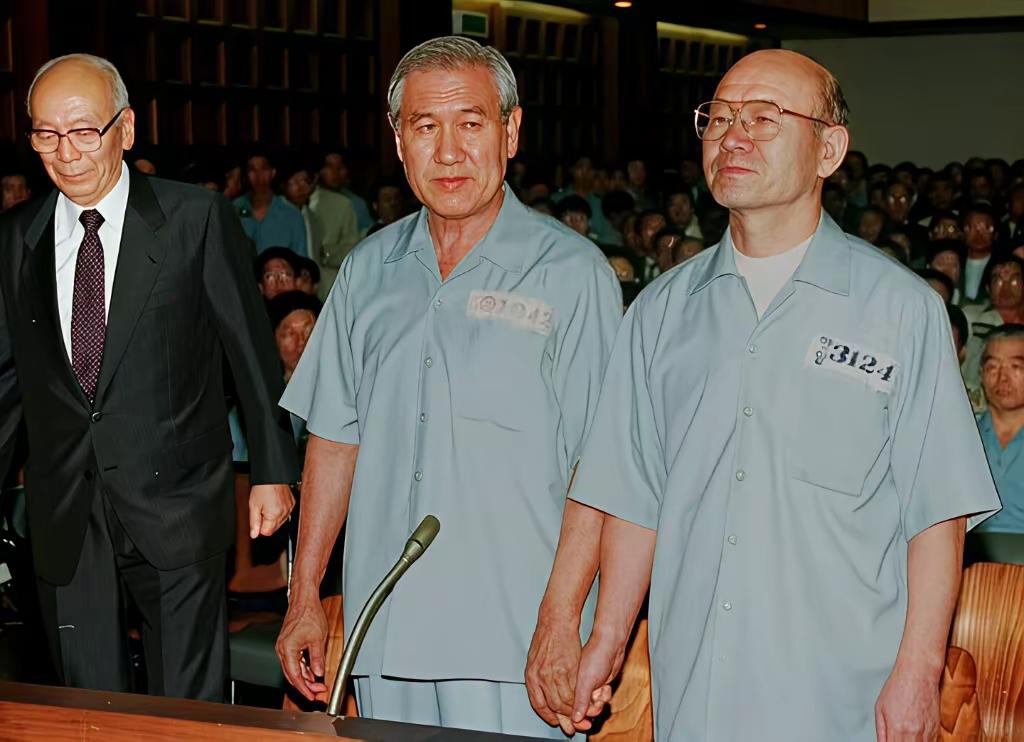 卢泰愚和金小将，才算真友情吧！
入伍，成了兄弟！
惺惺相惜，我的成功，有你的助力
