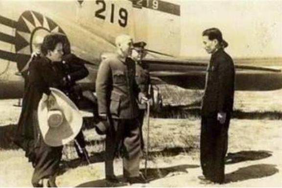 蒋介石晚年曾言：“我之所以会失去江山，罪魁祸首只有一个人。”自1949年败逃台湾