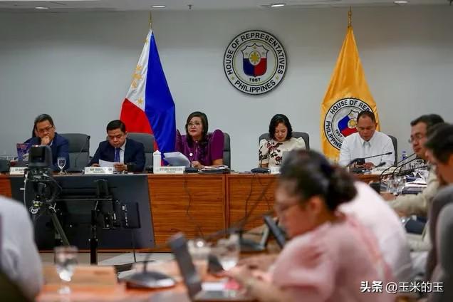 菲律宾众议院司法委员会主席杰尔维尔·路易斯特罗周四针对外界对其主持的弹劾程序提出