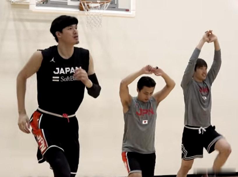 懂球帝说渡边已经废掉了，而富永只是个三分投手，没什么鸟用，等等。这种判断纯属信口