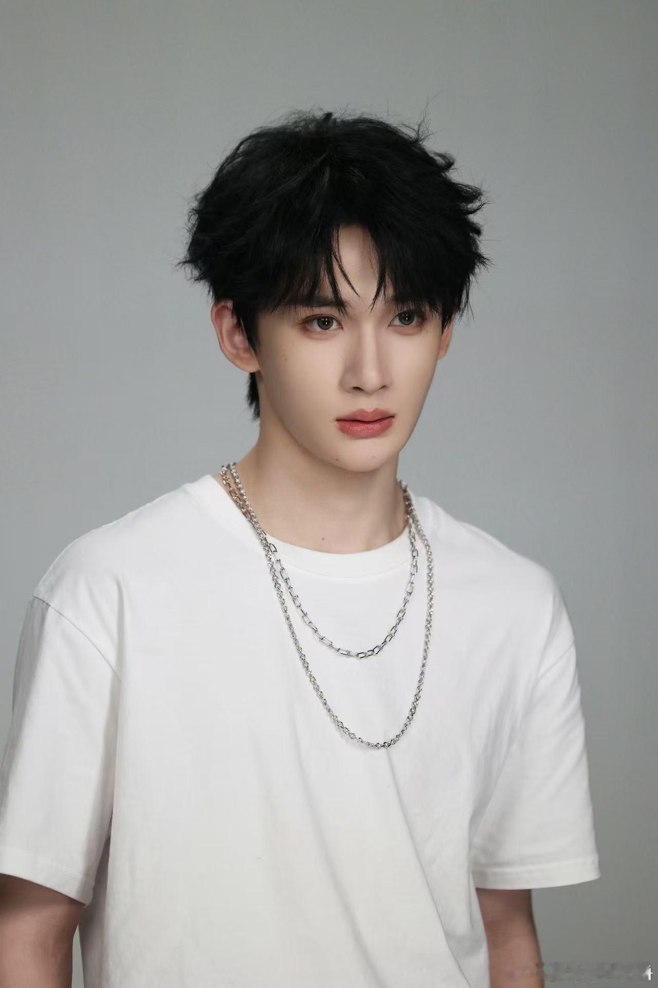 余宇涵好大一声分手 余宇涵这段名场面必须反复刷，好大一声分手喊完，整个人都局促起