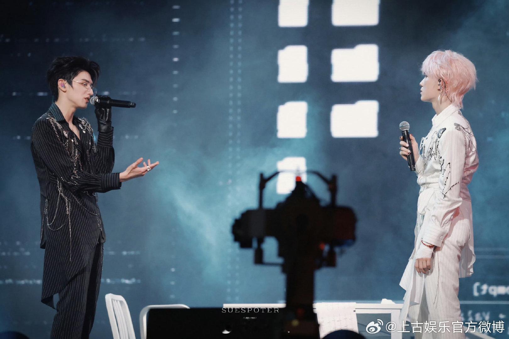 朱志鑫苏新皓我一定会为你转身 细节里全是爱意！转身前的酝酿，对视时的温柔，错位牵