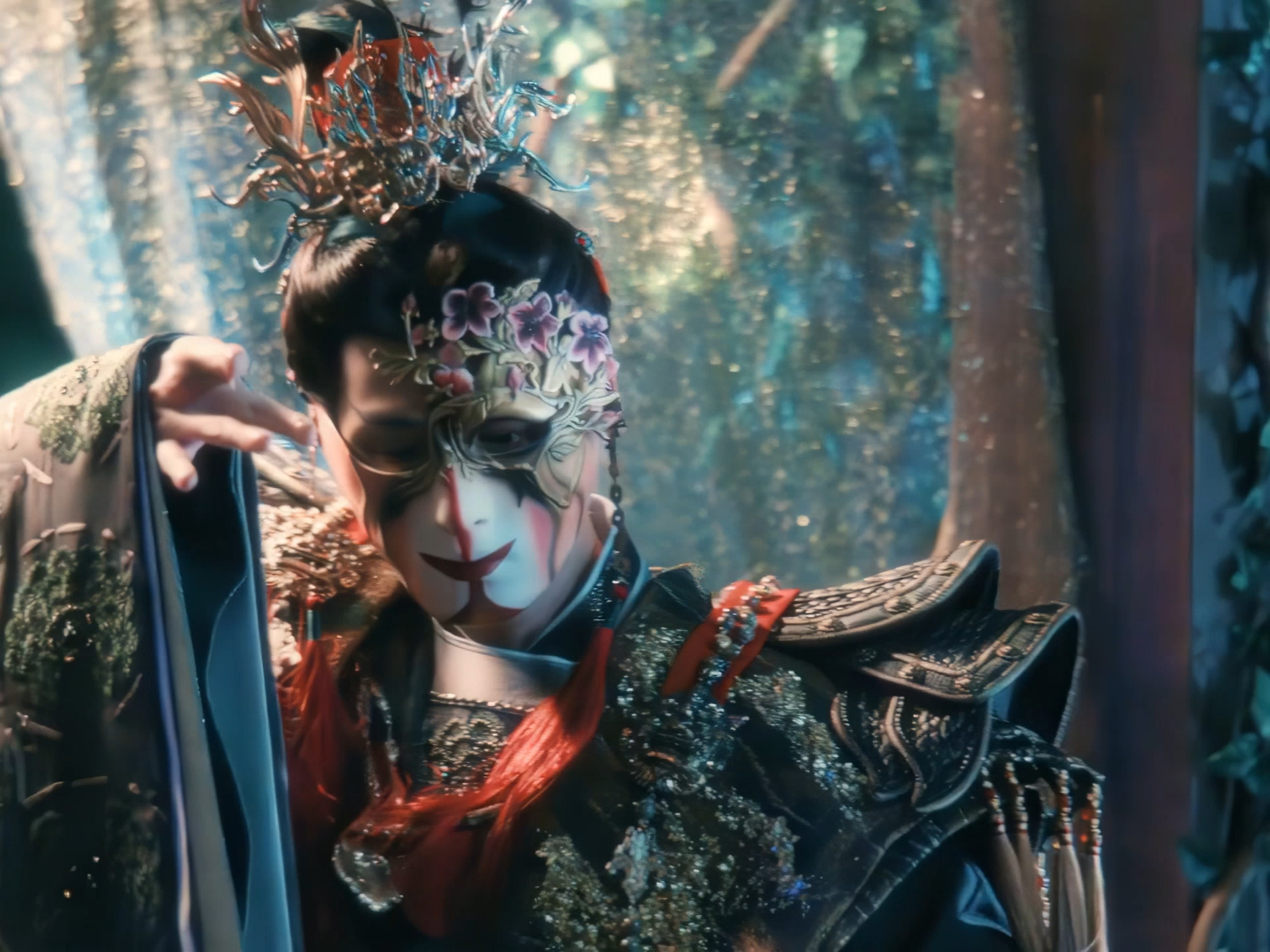 徐正溪中式怪诞男鬼徐正溪这选角太绝！金属面具配暗纹战甲，红妆点染妖异贵气，一句“