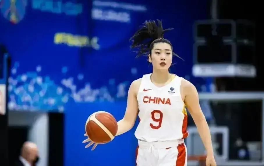 李梦不打国家队了？
 
真相是篮协点头放行，让她去日本打怪升级。东京B联赛直接砸