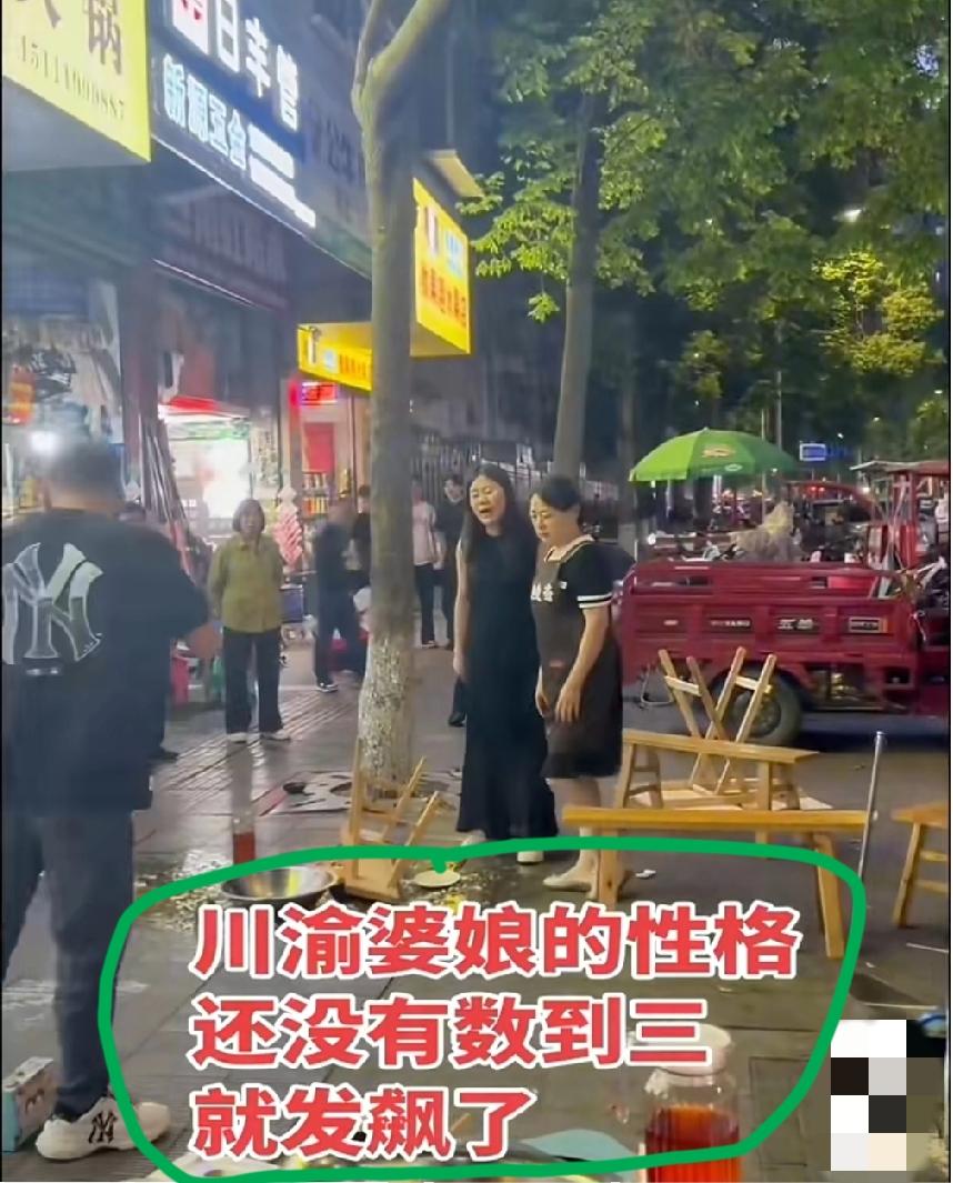 重庆荣昌。一女子在某火锅店就餐时发现现金丢失，要求店家提供监控，因老板当时不在，