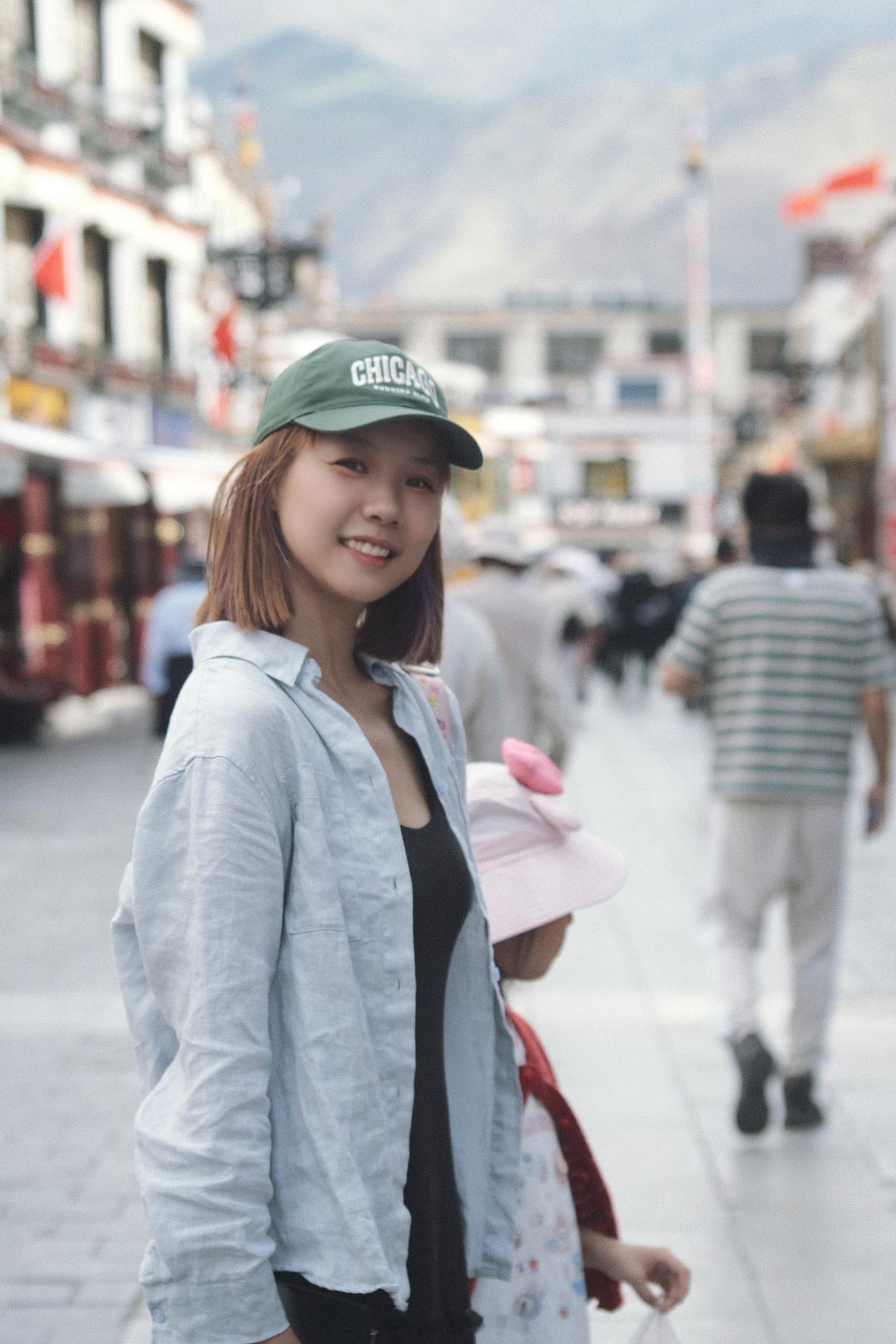 📍八廓街📍羊卓雍措    一起发羊湖真挺美的，有点水上雅丹那味儿就是不知道曹