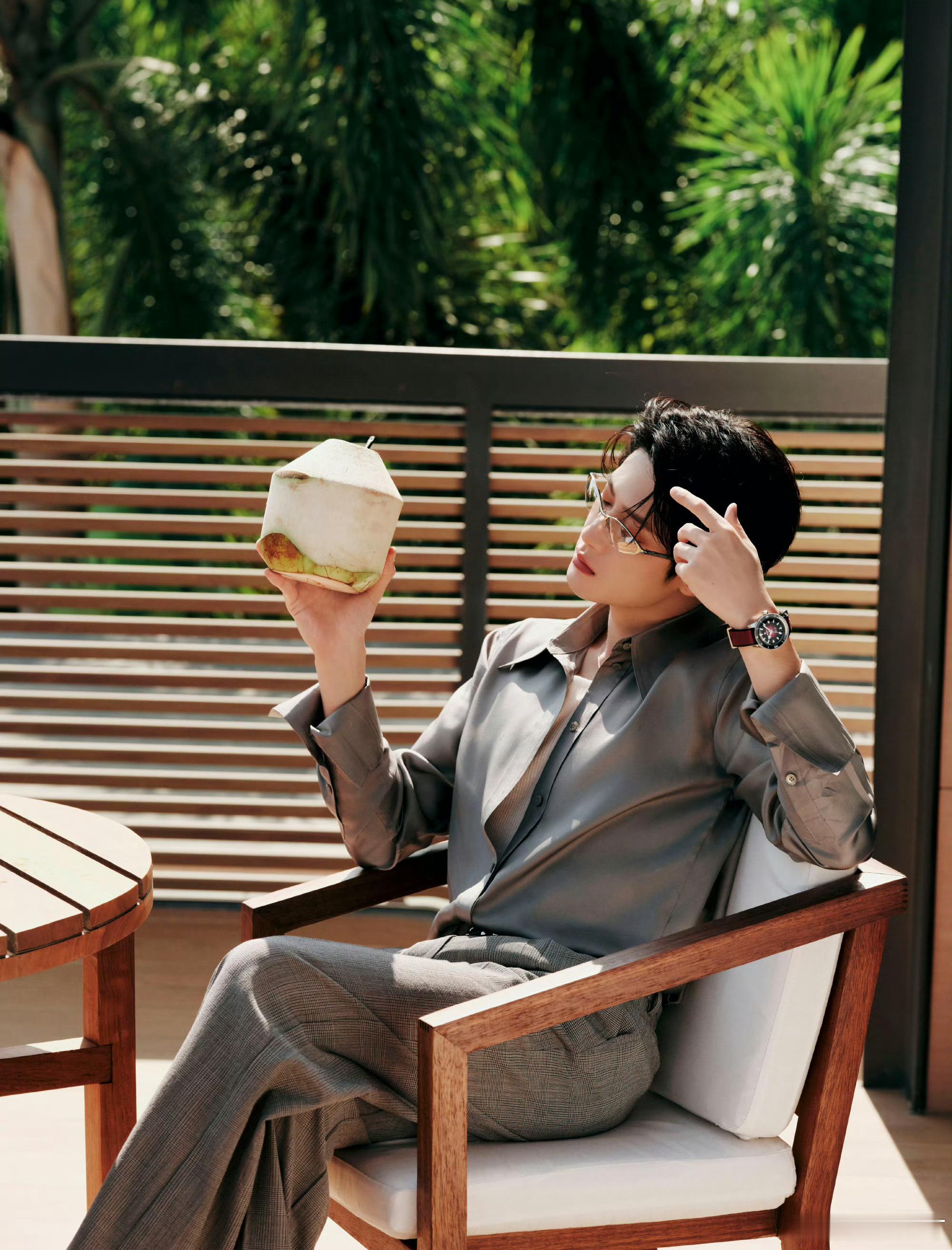 大哥檀健次这些照片真是绝了，矜贵优雅的贵公子既视感！满满的贵气溢出屏幕！檀健次