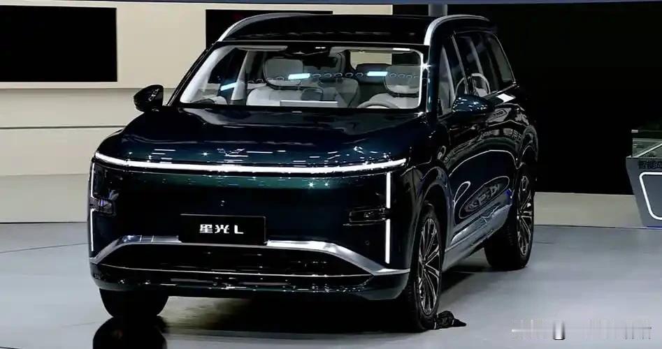 五菱全新力作星光L正式开启预售，以硬核实力为国民家用出行再添优选，成为15万级家