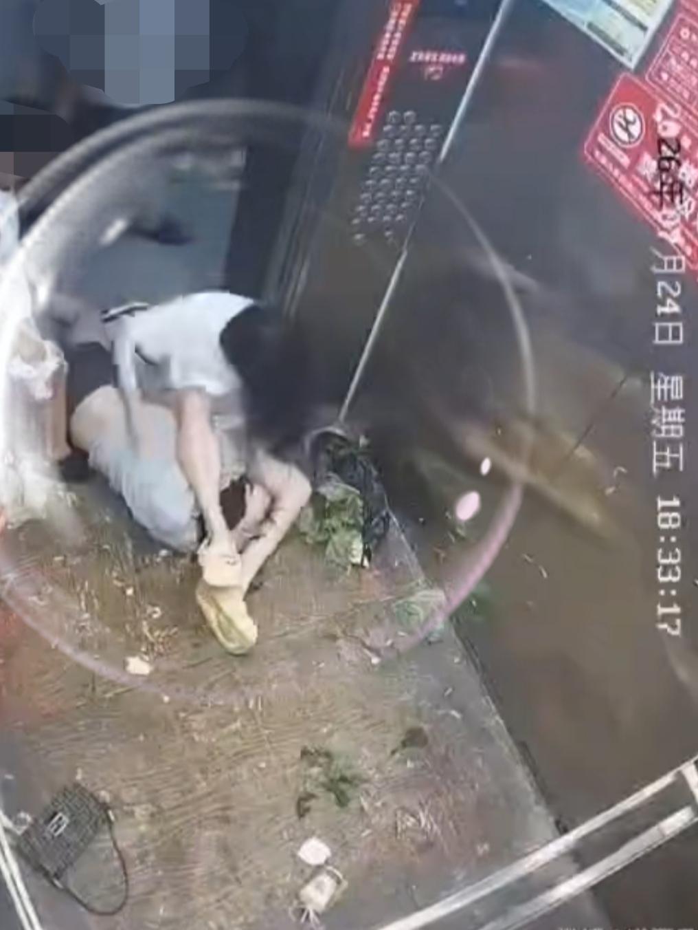 “情商越低，危害越大”！湖北仙桃电梯里那个家长做梦都想不到，她千不该万不该，也不