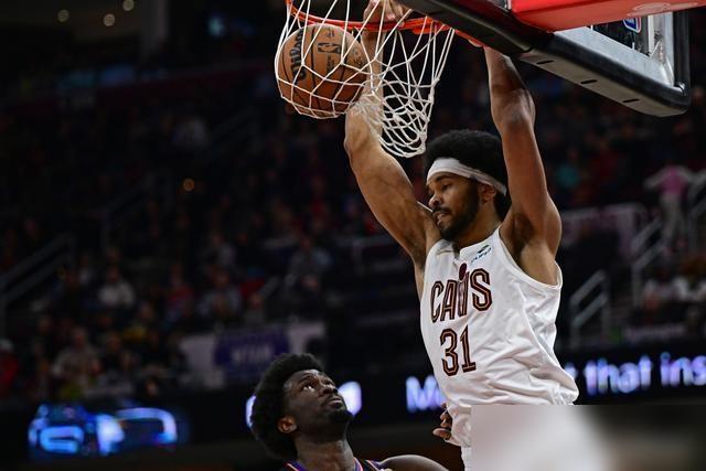 手指骨折，医生说必须手术，哈登直接把报告扔了：只要还能运球，我就能打！
 
你以