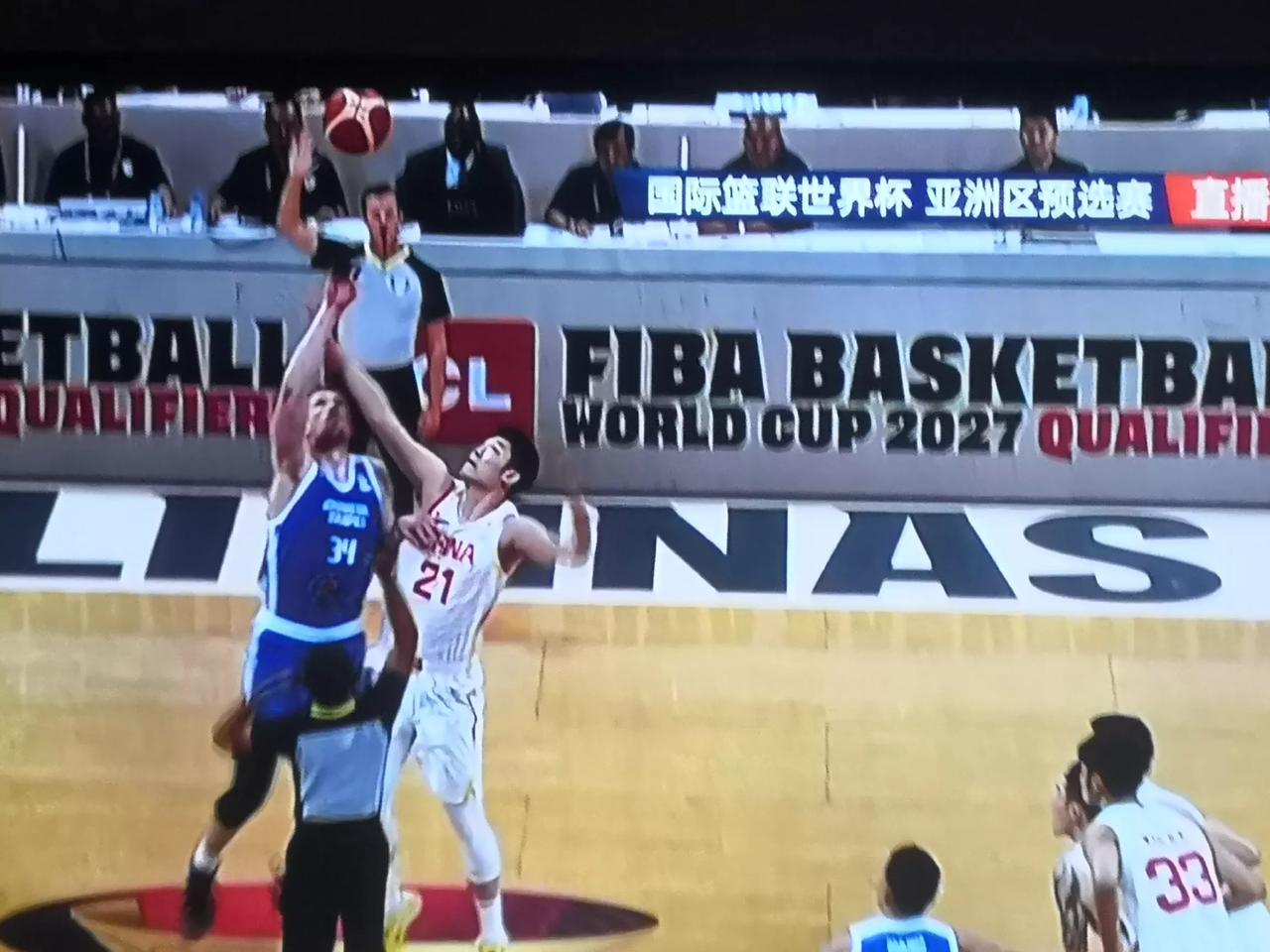 高博凯是台北队的最高点。
2.16的大个子，是台北队内线的主攻手。
他不仅有内线