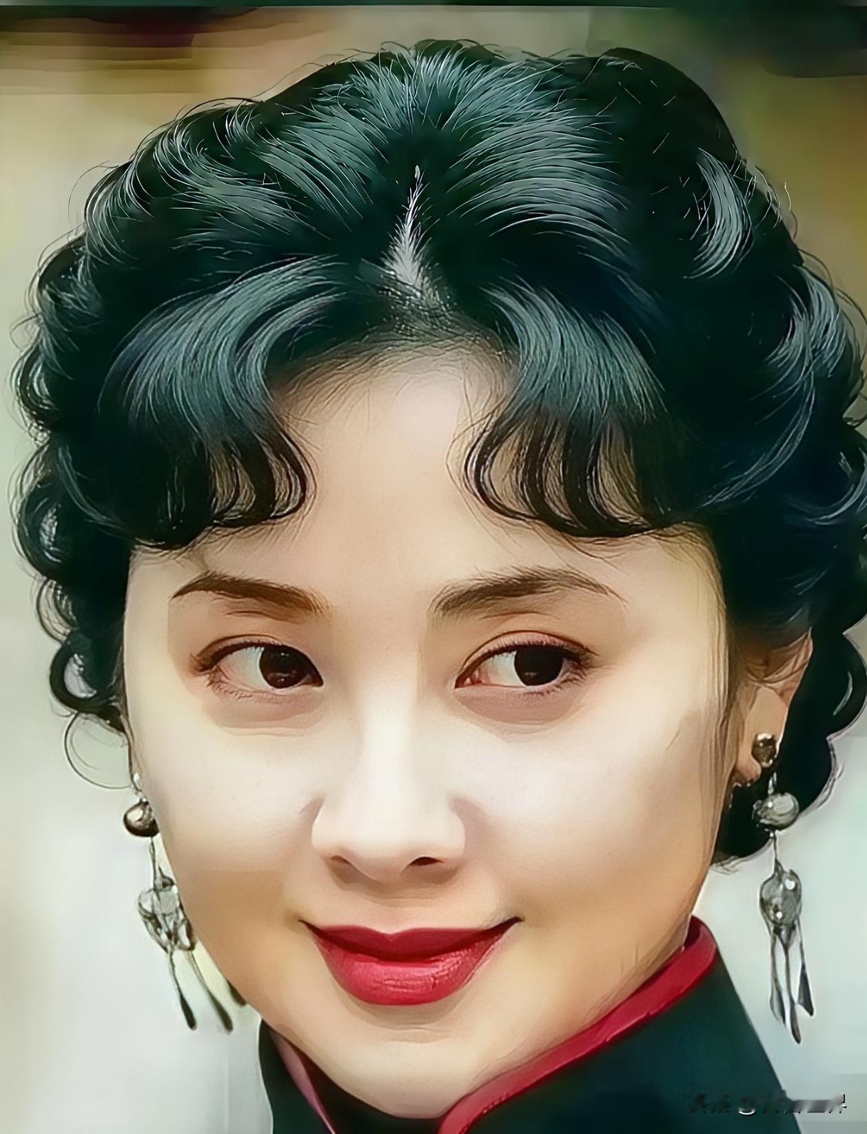 这模样，混在一群明星照里。王晓棠，斯琴高娃，潘虹，刘晓庆，陈冲，张金玲，李秀明，