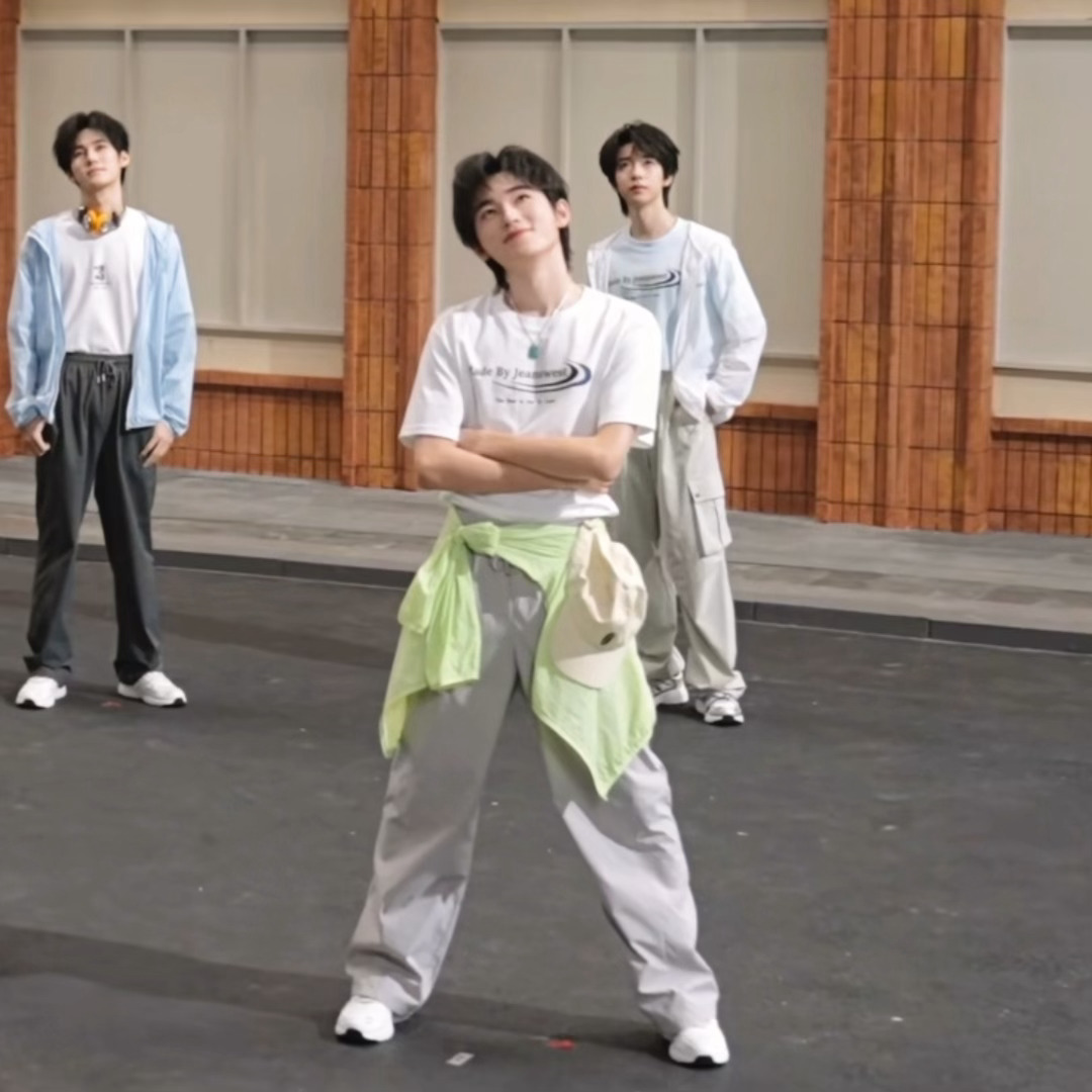 在神气什么呢小狗宝宝ᯇᴗᯇ 