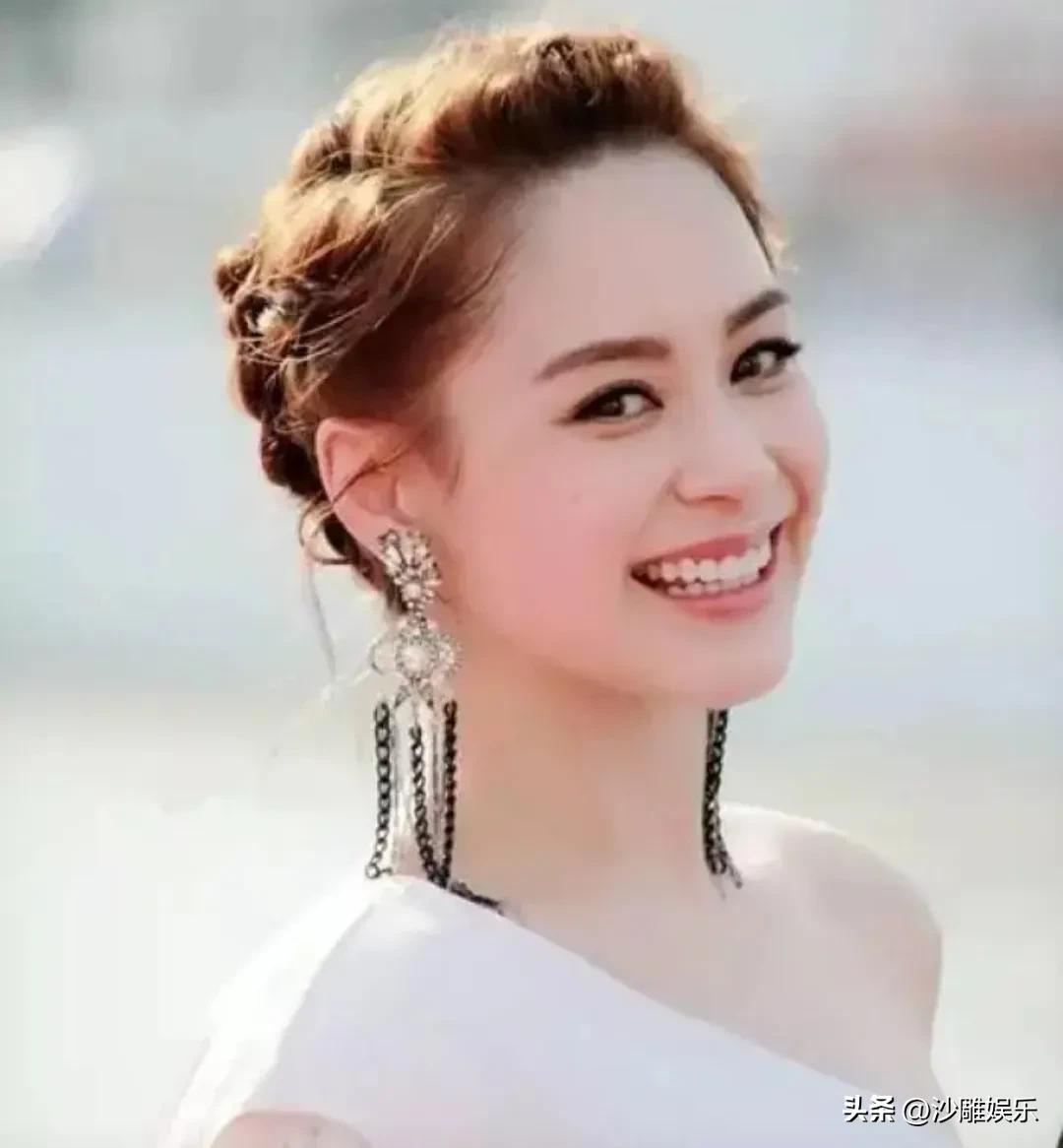 阿娇皇甫圣华，真实关系曝光！

3月27日晚，阿娇（钟欣潼）与多年好友皇甫圣华双