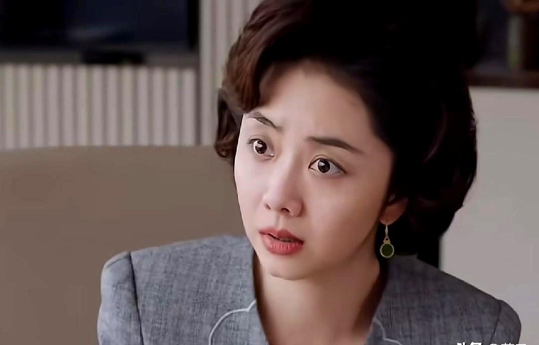 央视八套新剧《我的山与海》收视率冲到2.7%了！

谭松韵演的方婉之，从贵州山区