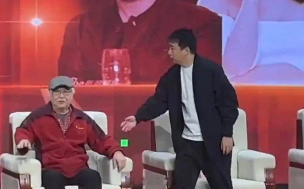 黄磊回应近期舆论黄磊回应近期关于他的一些负面舆论！​他本人还是很大度的！​他说能
