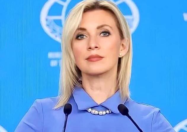 要说国人对俄罗斯谁最喜欢，我想扎哈罗娃肯定算一个吧？

这个高中毕业后才离开中国