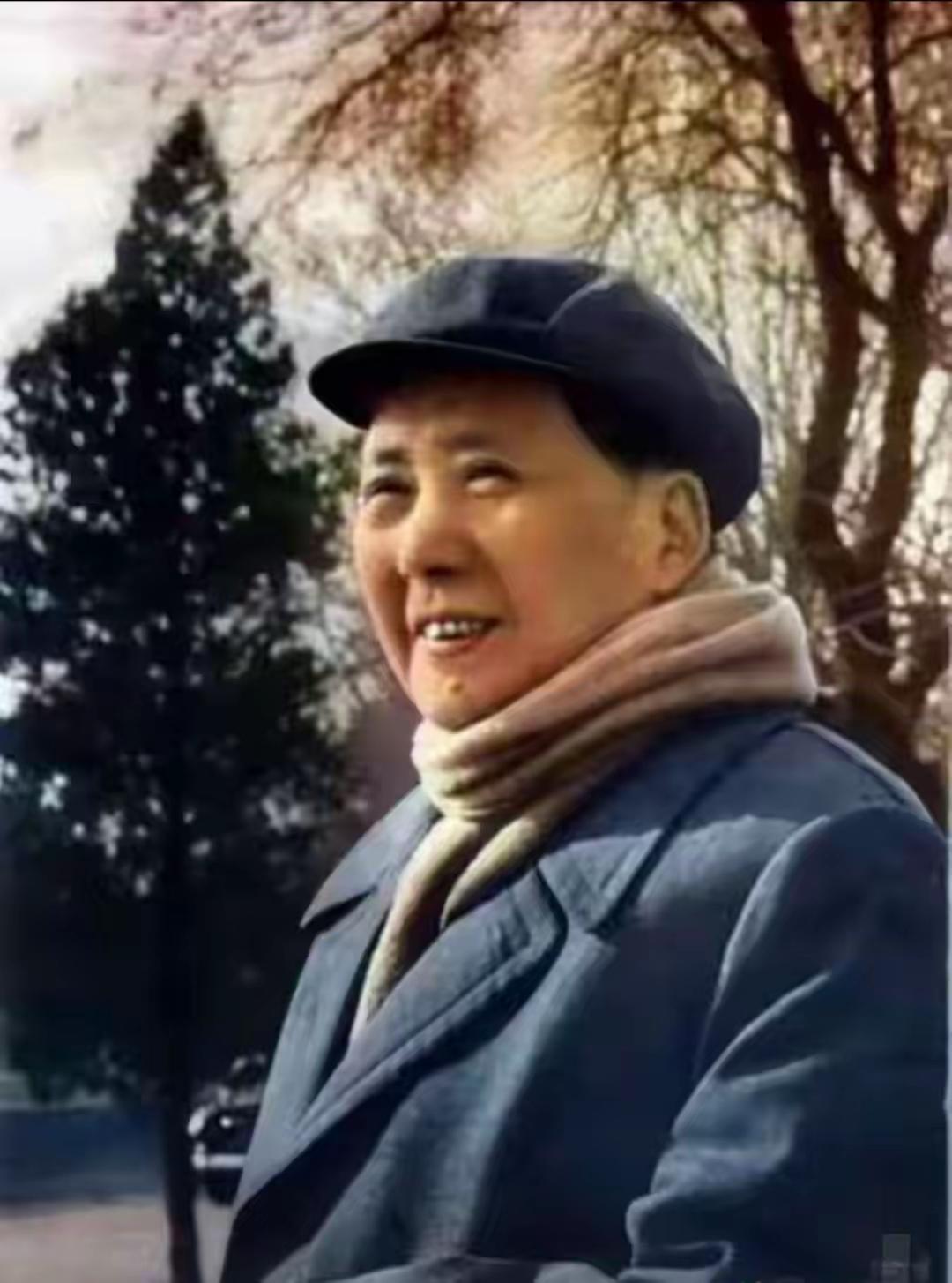 他是那么的伟大，一步步带领我们从黑暗走向光明，走向胜利。