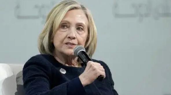 美国前国务卿希拉里因共和党临时改规则暴怒，她表示如果想“打架”，那就公开地打，这