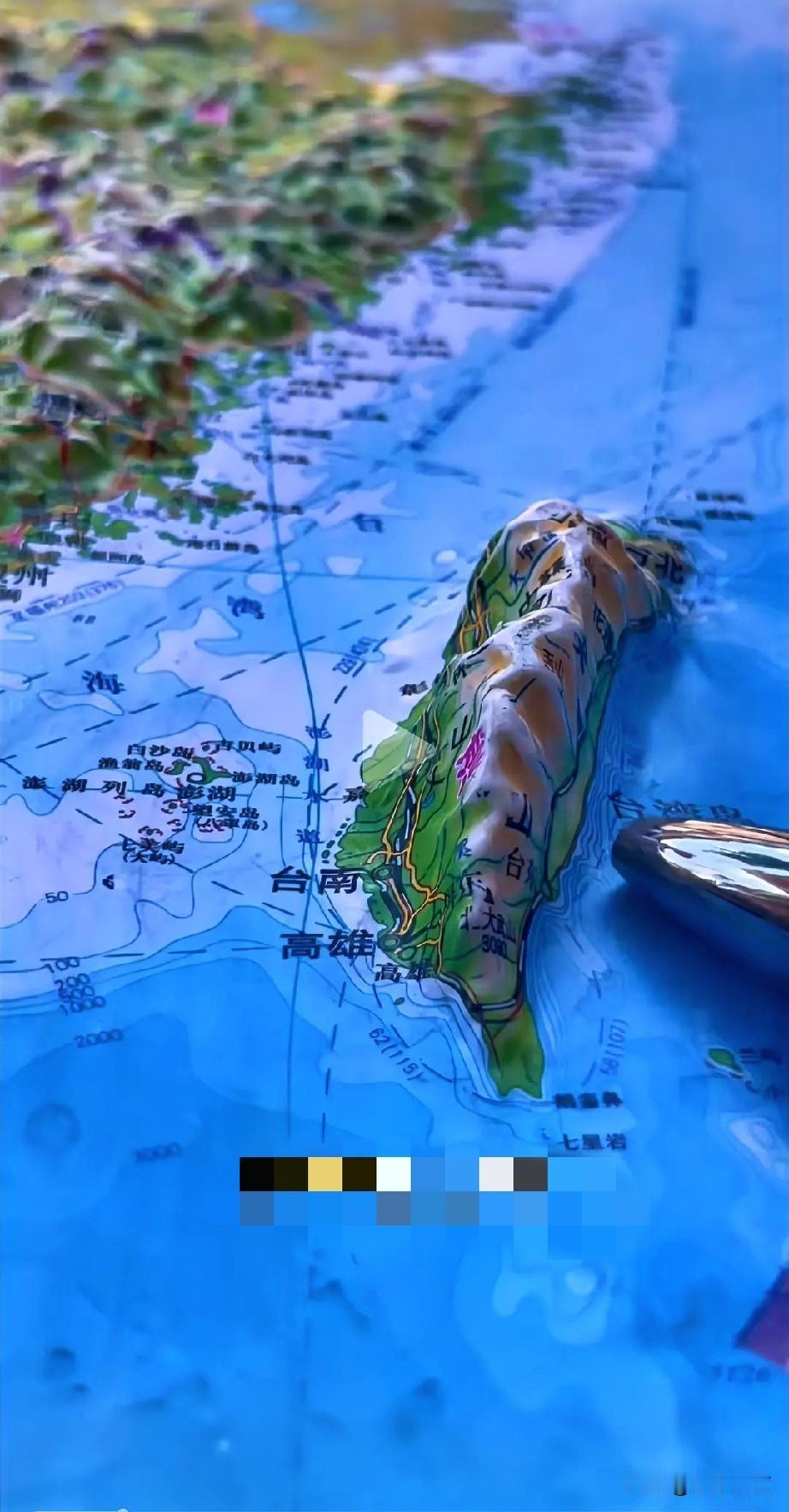 发现没有？台岛就像一堵高大的“影壁”，不偏不倚的贮立我家门口，巧妙的构成中华大地