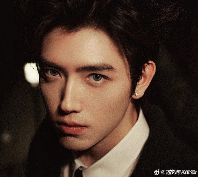 陈飞宇风格大变hello时装周 陈飞宇这次真的杀疯了，一改以往形象解锁全新面貌，