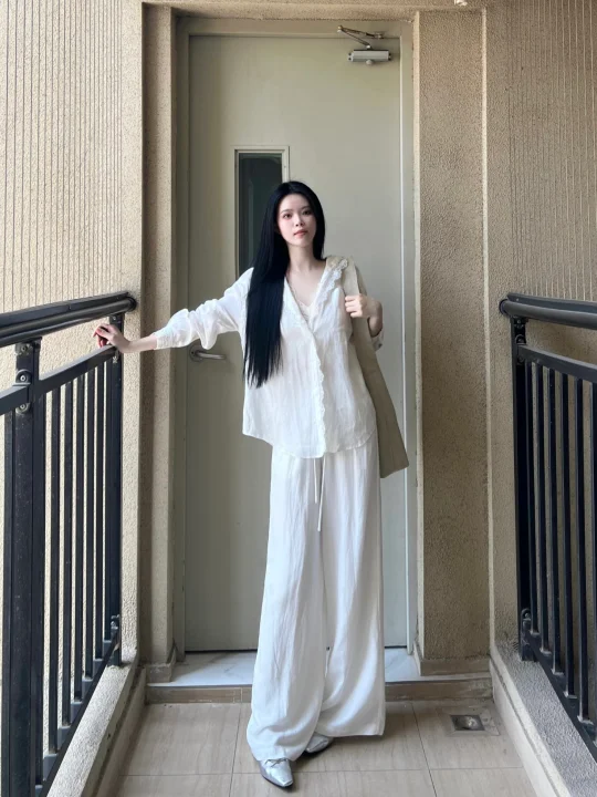 夏季日常：还是白衬衫白裤子最耐穿！