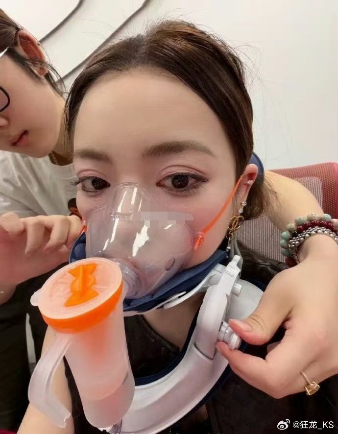 蛋蛋一心就想超越恩师辛巴，到目前为止，直播间吸氧肯定是超越了前恩师辛巴了[允悲]
