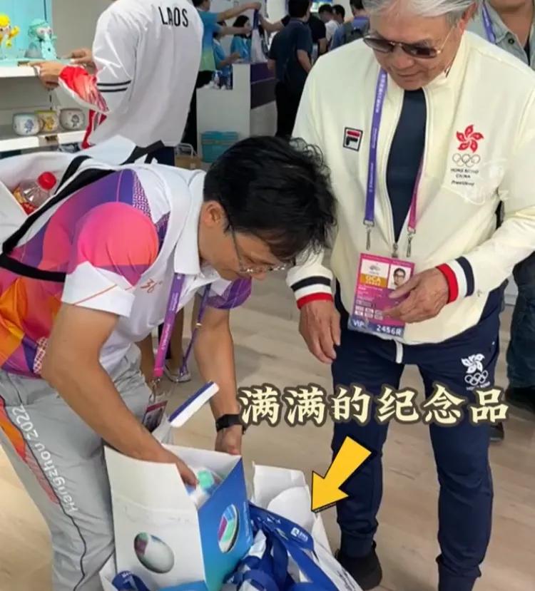 霍震霆这么有钱至少没乱生孩子，挺好的最称职的元老，也是最称职的家长，更是最暖心的